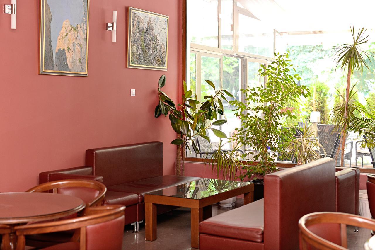 Family Art-Hotel Zora Vratsa Extérieur photo