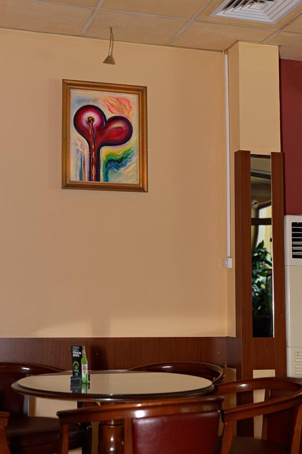 Family Art-Hotel Zora Vratsa Extérieur photo